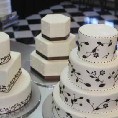 3 Wedding Cakes With Chocolate Details