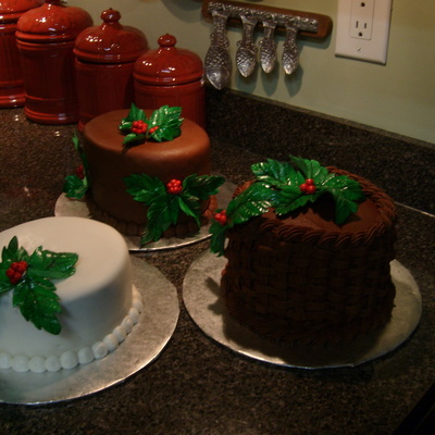 Christmas Cakes With Holly