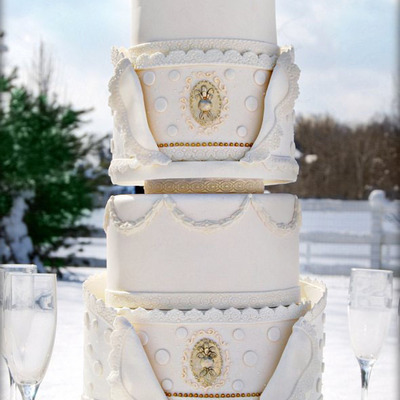 White And Gold Collar Cake