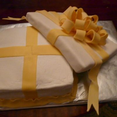 Gift Box Cake With Lid And Bow