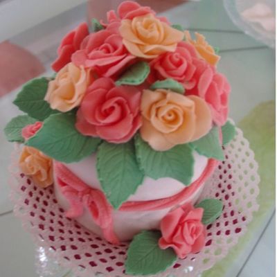 Roses. Roses. Small Cake