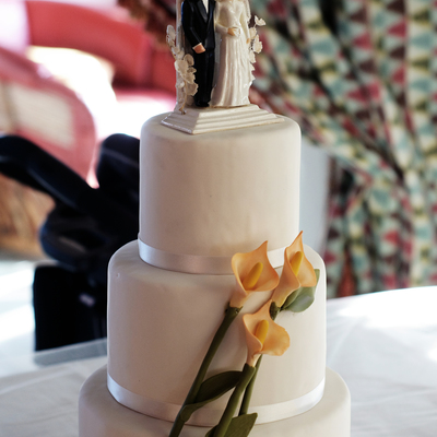 Calla Lily Cake With Antique Topper