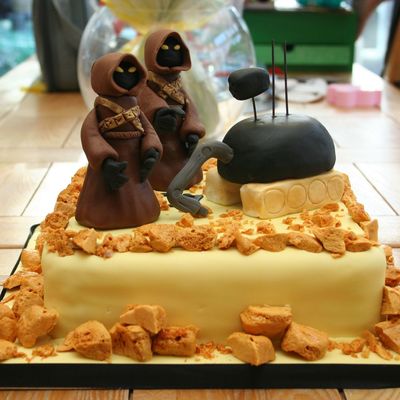 Jawa And Lin Droid Cake