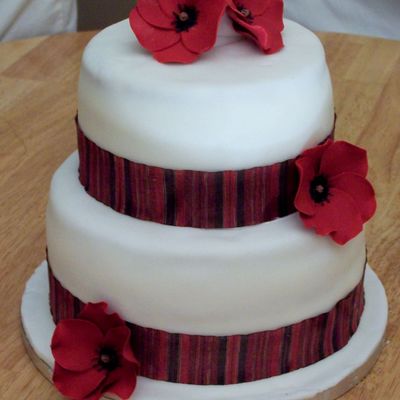 Poppy / Poppies Wedding Cake