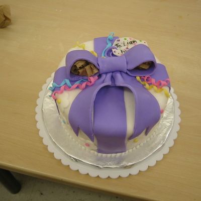 Wilton Course 3 Fondant Present Cake