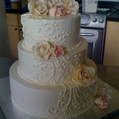 3 Tier Round Ivory Wedding Cake