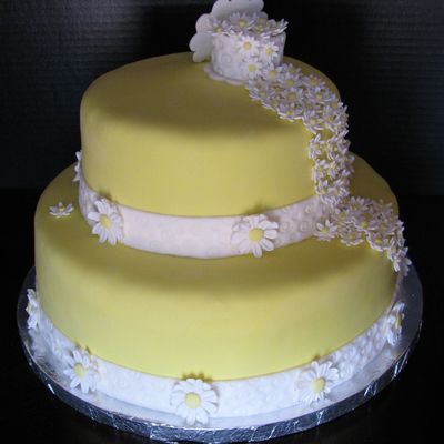 Daisy Themed Cake For Bridal Shower