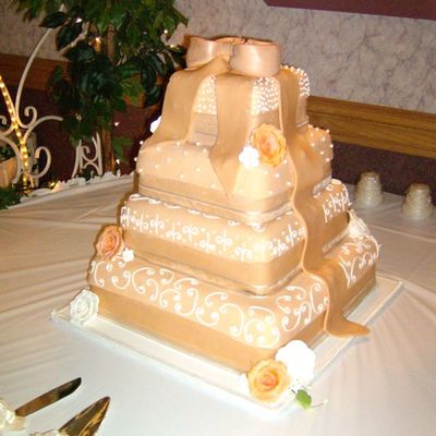 Apricot Toned Wedding Cake