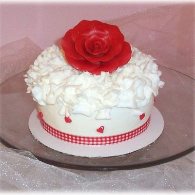 Red Rose And Heart Cake