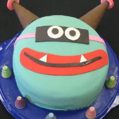 Cyberchase "buzz" Cake