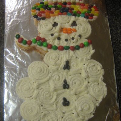 Pull-Away Snowman Cupcake