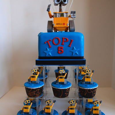 Wall-E Cake & Cupcakes