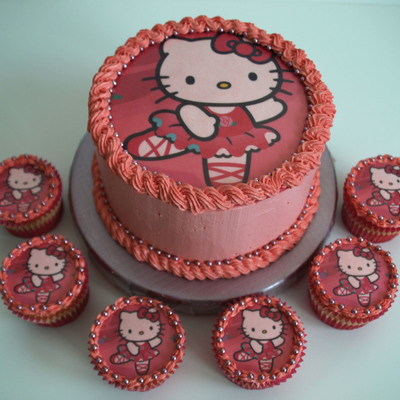 Hello Kitty Cake & Cupcakes