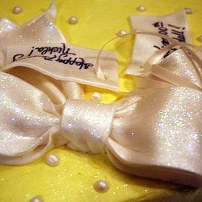 Bow_Cake_2.jpg
