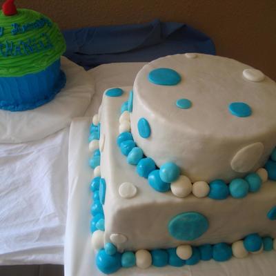 Big Cake And Big Cupcake Cake!