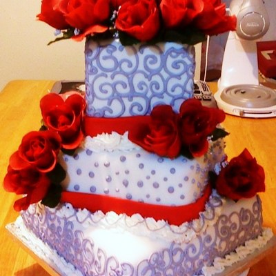 Square Wedding Cake Colors Red And Silver