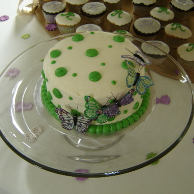 Wedding Cake Monogram Cupcakes