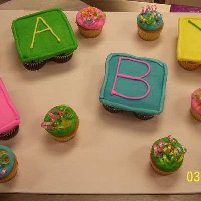 Baby Shower Cupcake Cake