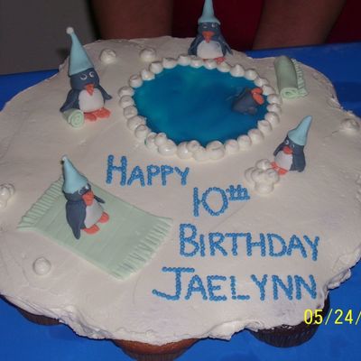 My Daugters 10Th Birthday Penguin Cupcake Cake