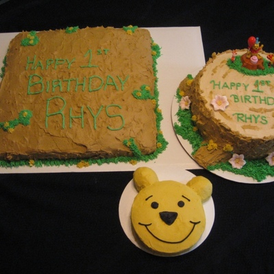 1St Birthday Pooh And A Tree Stump