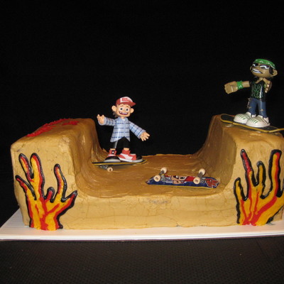 Skate Board 1/2 Pipe Ramp