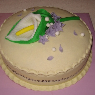 Cake With Cala Lily