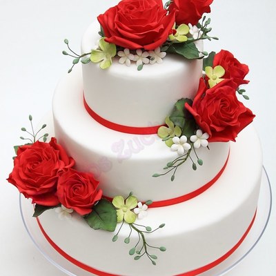 Wedding Cake With Red Roses