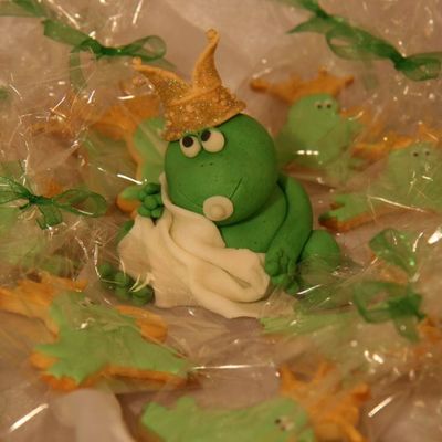 Frog King With Cookies