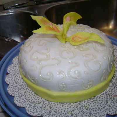 Fondant Cake With Gum Paste Flowers