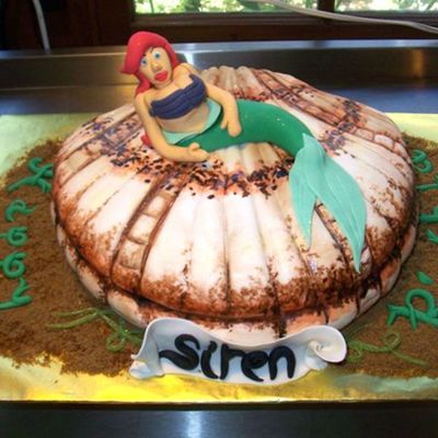Mermaid On A Shell Cake