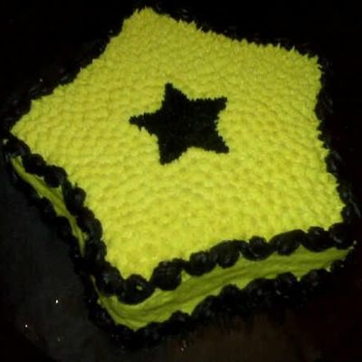 Black & Yellow Star Cake