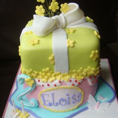 Pastel Gift Cake