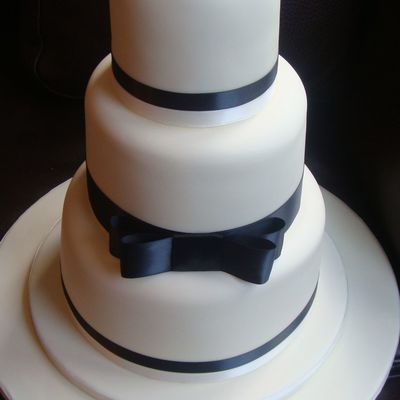 Black Bow Wedding Cake