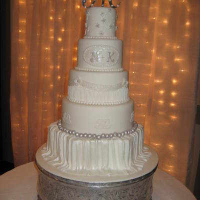 White Elegance Wedding Cake