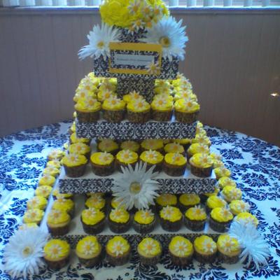 Daisy & Damask Cupcake Stand