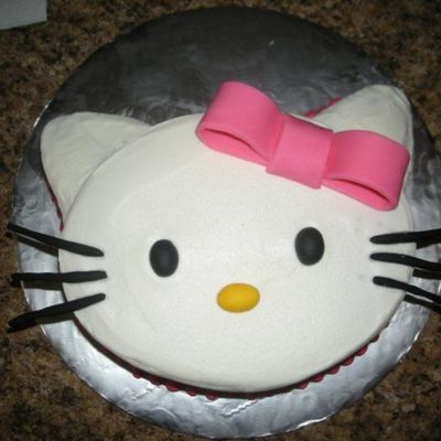 Hello Kitty Cake