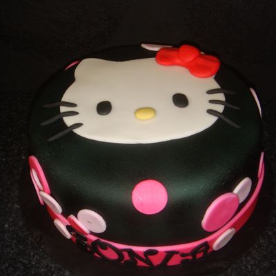 Hello Kitty Cake