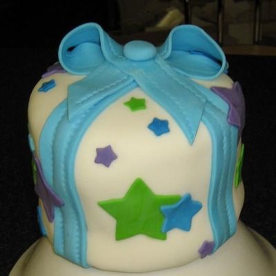 My First Fondant Cake Ever!!