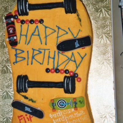 Skateboard Cake