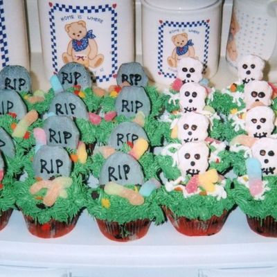 Graveyard Cupcakes