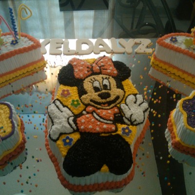 Minnie Mouse Cake