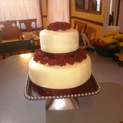Round Wedding Cake - Black And Red - Halloween Wedding