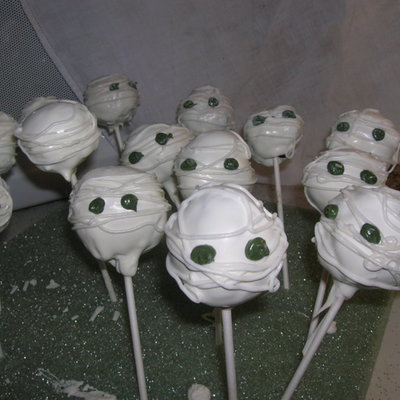 Mummy Cake Pops