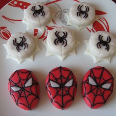 Spiderman Mini Cakes