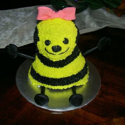 Stand Bee Cake