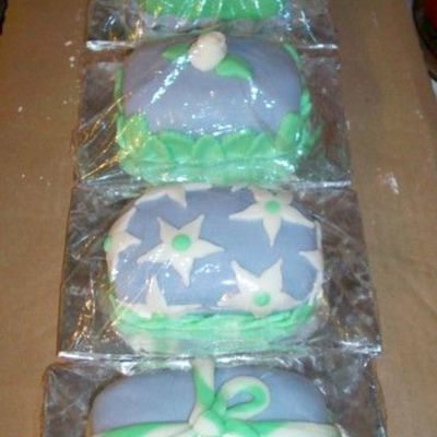 Fondant Mini-Cakes