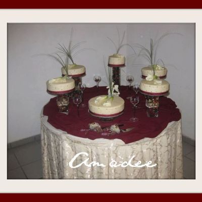 Wedding Cake W/callas