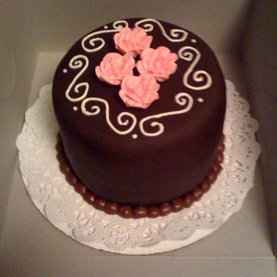 Chocolate Cake With Pink Roses
