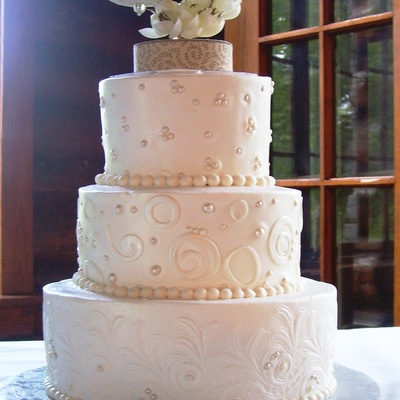 Swirls And Pearls Wedding Cake