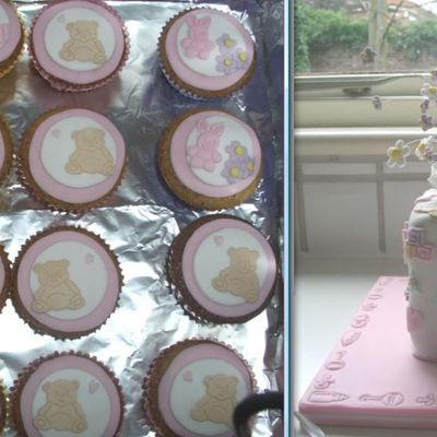 Present Cake & Matching Cupcakes